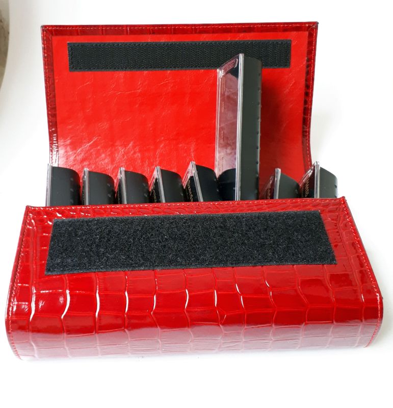 anabox gyóygszertartó heti piros bőrtokkal.jpg